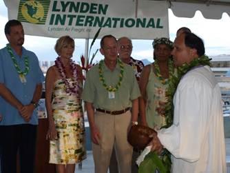 Lynden Logistics employees at Hawaii event