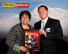 Lynden accepts award from ABM